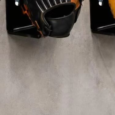Sports Equipment Gift Ideas - Ide Hadiah untuk Penggemar Bisbol Rak