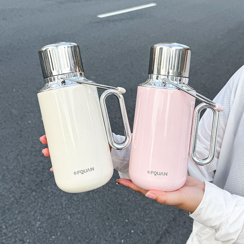 Sports Water Bottle Insulated - 1 Buah Botol Air Terisolasi Panas